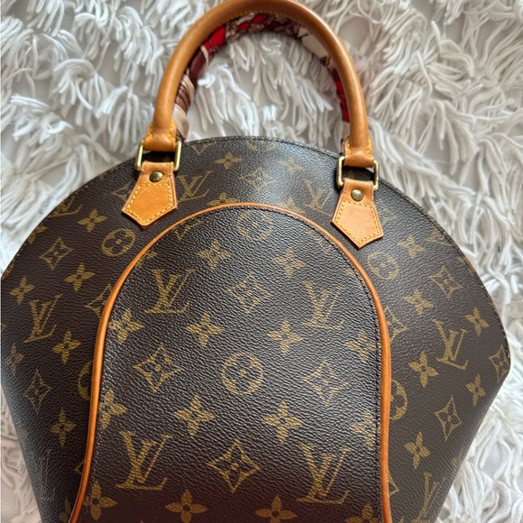 Preloved Ellipse medium size - Picture 3 of 8